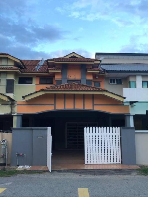 T House Nearby Kuantan East Coast Shopping Mall Kültér fotó